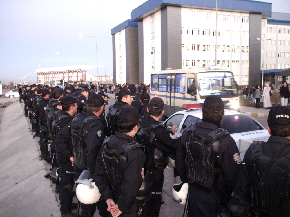 Kars Kafkas Üniversitesi&rsquo;nde Çatışma Kaos GL - LGBTİ+ Haber Portalı